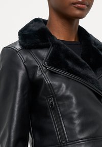 Vero Moda Petite VMHAILEY COATED JACKET - Giacca in similpelle - black