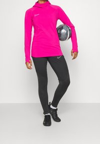 Nike Performance Jersey con capucha - pink