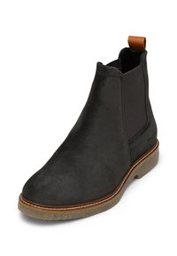 Zwarte suède Chelsea-boot met elastische zijpanelen, een bruine hieltab en een lichte getextureerde zool. Gladde afwerking en klassiek ontwerp.