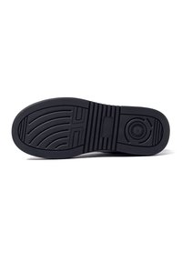 Suola di scarpa in gomma nera con motivi testurizzati, un logo circolare e linee orizzontali per la presa. Sezione centrale rettangolare con coste.