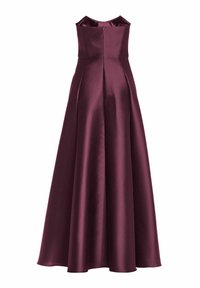 Robe en satin bordeaux avec un corsage ajusté, une jupe ample en forme de A, et un décolleté discret. Elle comprend une fermeture éclair au dos et des coutures finement réalisées.