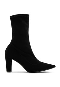 Czarne botki za kostkę wykonane z miękkiego materiału, z wysmuklonym czubkiem, cienkim wysokim obcasem oraz bezszwowym wzornictwem z wyraźnym przeszyciem na górze.