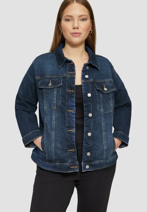 Denim jacket in dark blue with a button closure, two front pockets, and contrasting stitching. Features a classic collar and relaxed fit.
