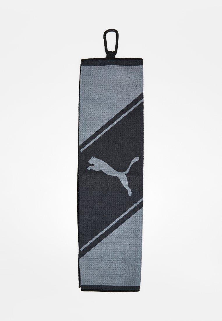 Bandeau Puma noir et gris, avec un tissu texturé, un motif à rayures diagonales et un logo bien visible au centre. Inclut une boucle suspendue.