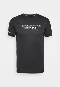 Czarna sportowa koszulka z miękkiego, odprowadzającego wilgoć materiału. Posiada białe napisy "ENDURANCE" oraz wzory w kształcie heksagonu na rękawach.