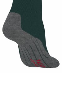 Grüne Socke mit grauem Fersen- und Zehenbereich. Texturierte graue Basis mit Rillen und rotem Branding auf der Unterseite. Weiches Stoffmaterial.