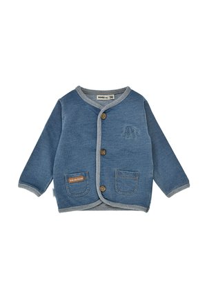 Blauer Baby-Strickjacke mit grauem Besatz, drei Holzknöpfen, zwei Fronttaschen und einem kleinen bestickten Elefanten auf der Brust.
