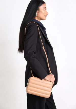 Calvin Klein LINE QUILT - Borsa a tracolla - lion