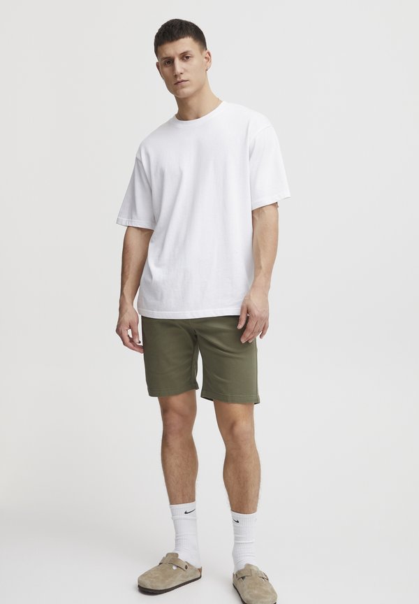 SDERICO REGULAR FIT - Shorts - dusty olive2