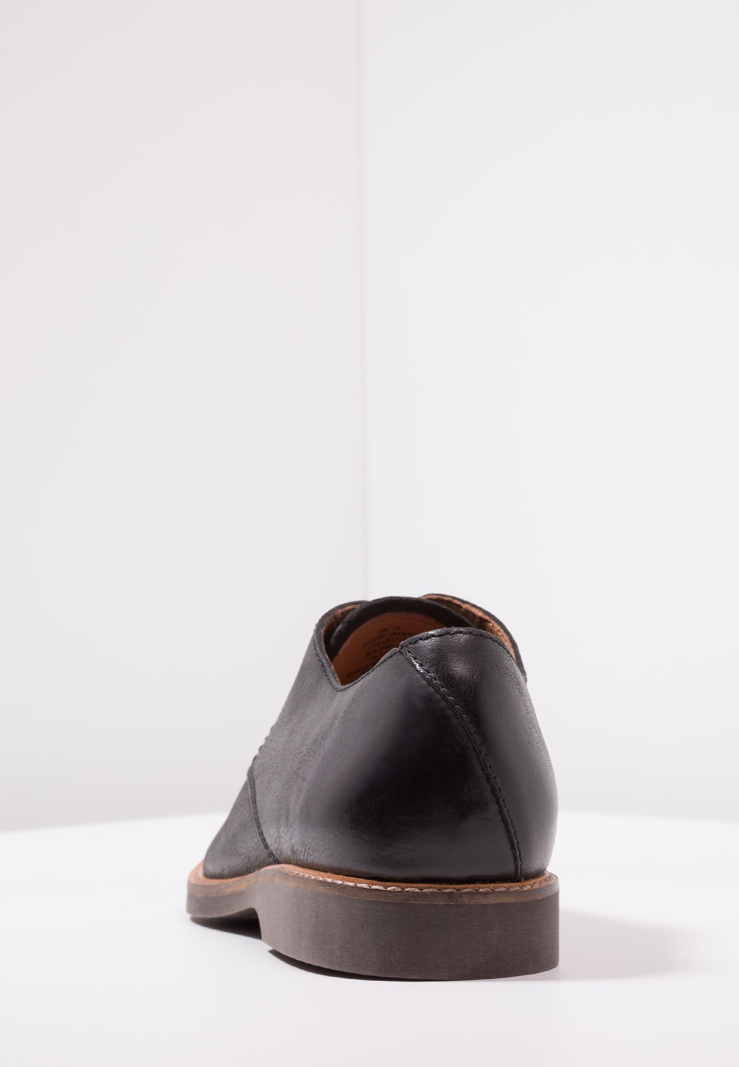 clarks atticus lace schwarz