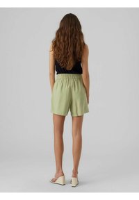 Vero Moda CARMEN NOOS              - Short - reseda