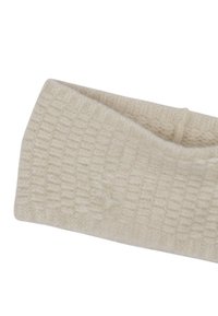 Fascia testurizzata di colore crema con un sottile motivo a griglia, realizzata in morbido tessuto, progettata per coprire le orecchie e rimanere in posizione.