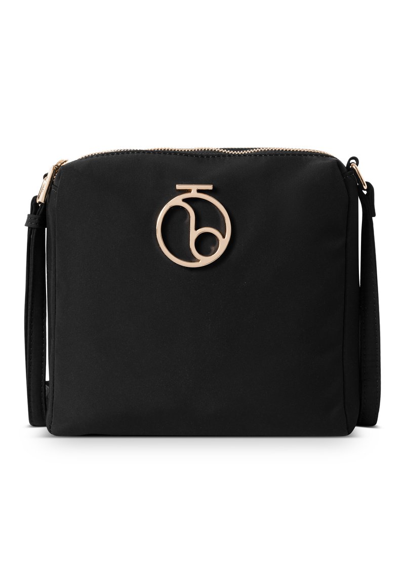 Borsa a tracolla nera in nylon, con un logo circolare dorato sul frontale, chiusura con zip e tracolla regolabile.