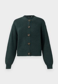 Donkergroene gebreide cardigan met een ronde hals, vijf bruine knopen, geribbelde manchetten en een cropped pasvorm. Geweven patroon door het geheel.