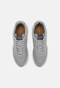 Tommy Hilfiger FASTON MIX  - Joggesko - antique silver