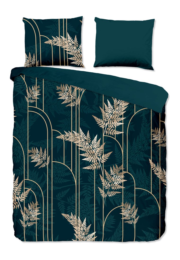 Ensemble de housses de couette teal avec des motifs de fougères dorées, affichant une texture lisse et deux taies d'oreiller assorties. Des accents de lignes courbes rehaussent le design.