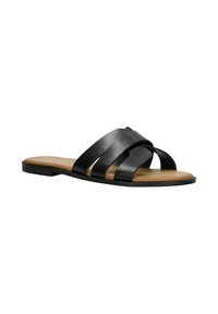 Sandales à glisser en cuir noir avec un design à trois sangles croisées, semelle plate et semelle intérieure beige, présentant une texture lisse et un minimum de coutures.