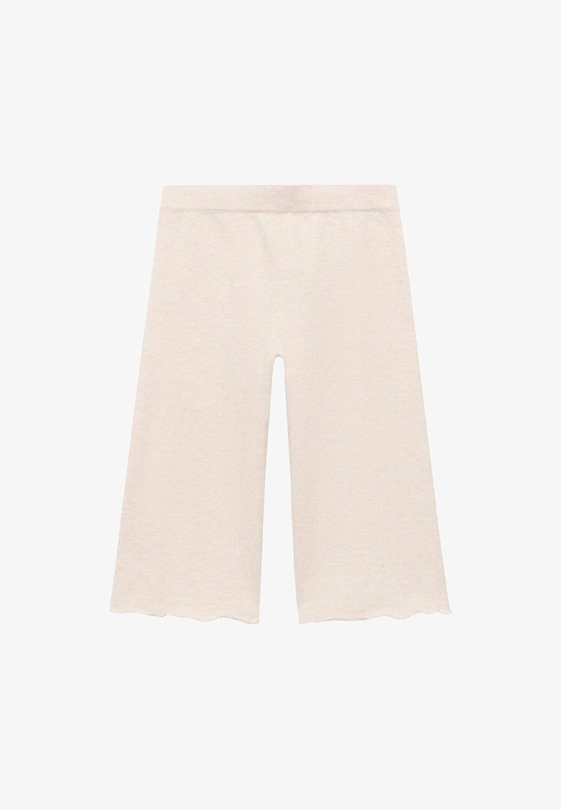 Shorts en coton beige clair avec une texture côtelée, présentant un ourlet festonné et une taille élastique pour plus de confort.