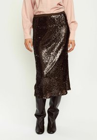 MADDISON MIDI - Zīmuļsvārki - coffee bean