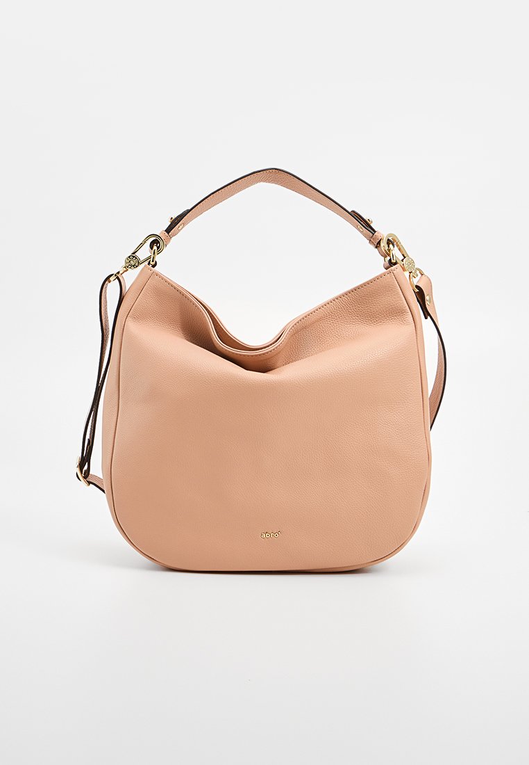 Weiche rosa Lederhandtasche mit einer geschwungenen Form, ausgestattet mit einem kurzen Handgriff und einem längeren verstellbaren Tragegurt, akzentuiert mit goldfarbener Hardware.