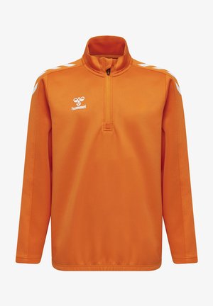 Haut à manches longues orange en tissu lisse avec un col zippé à mi-hauteur, doté d'accents blancs et d'un petit logo à l'avant.