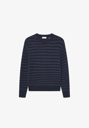 Pull en tricot bleu marine avec un motif texturé de rayures horizontales alternées. Poignets et col côtelés, fabriqué à partir d'un tissu doux.