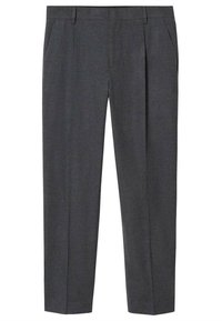 Pantalon de costume gris foncé avec plis devant, poches latérales, passants pour ceinture et coupe droite.
