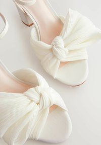 REGULAR FIT FOREVER COMFORT WEDDING BOW BLOCK BRIDAL - Sandals - ivory