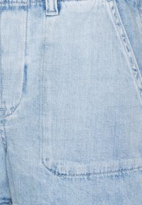 GAP EASY PULL ON - Pantaloni scurți din denim - light indigo