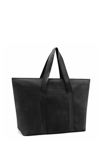 Schwarze Tragetasche aus Mesh-Material mit geometrischem Muster, ausgestattet mit zwei stabilen Tragegriffen und einem geräumigen, kantigen Design.