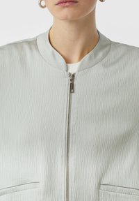 Thumbnail Image 3