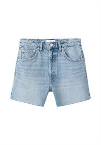 Pantaloni scurți din denim albastru deschis, cu croială dreaptă, design cu cinci buzunare, accesorii metalice și estompare subtilă. Țesătura are o textură fină.