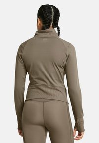 Under Armour LONG-SLEEVES MERIDIAN - Spordijakk - taupe dusk