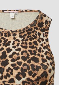 Leopardmuster Tanktop mit Rundhalsausschnitt, gerippter Textur und Farbtönen in Braun und Beige. Etikett zeigt Größe 44, Marke QS.