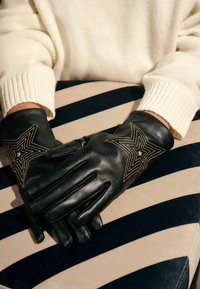 Rockett St George Kesztyűk - black star