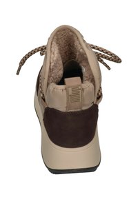 Beige Stiefel mit braunen Wildlederelementen, strukturiertem Innenfutter, gemusterten Schnürsenkeln und einer verstärkten Fersenlasche für zusätzlichen Halt.