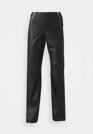 Pantalons en cuir synthétique noir au taille haute, dotés de deux zippers verticaux à l'avant et d'une texture lisse et élégante.