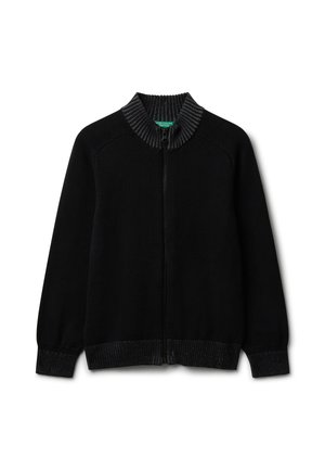 Maglione zip-up nero con colletto, polsini e orlo a coste di grigio scuro, poggiato su sfondo bianco.