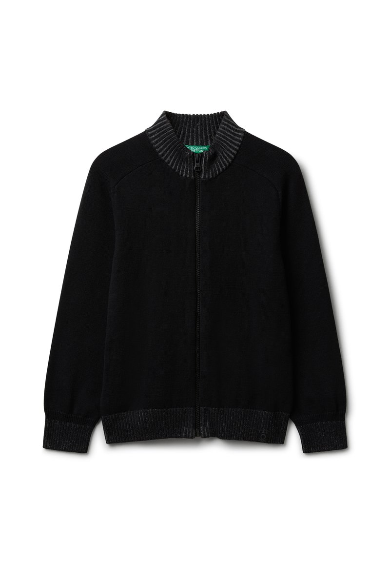 Sudadera negra con cremallera, con cuello, puños y dobladillo acanalados en gris oscuro, extendida sobre un fondo blanco.