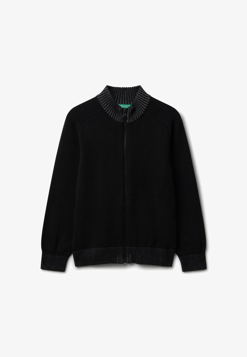 Maglione zip-up nero con colletto, polsini e orlo a coste di grigio scuro, poggiato su sfondo bianco.