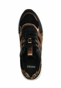 Sneaker nero e bronzo con una tomaia texturizzata, dettagli in stampa leopardata e una suola in gomma bianca. Presenta lacci neri e un collare imbottito.