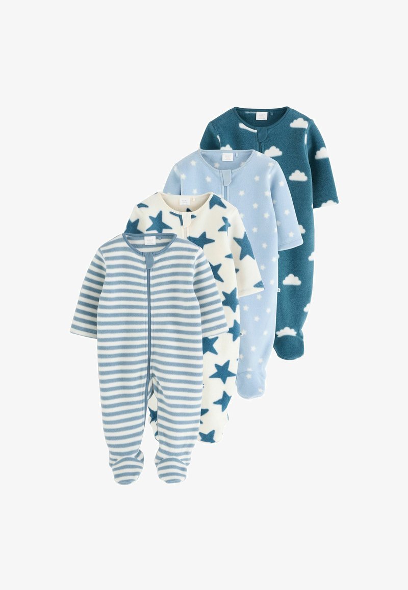 Quatre pyjamas bébé à pieds avec des motifs bleus et blancs, comprenant rayures, étoiles, nuages et petites étoiles sur fonds unis.