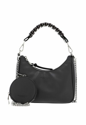 Sac à main en similicuir noir avec une forme incurvée, une poignée torsadée réglable, des accessoires argentés, et une pochette circulaire amovible attachée par une chaîne.