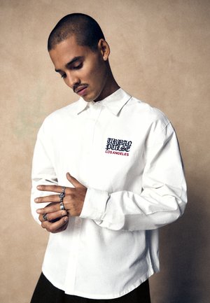 Bershka, LONG SLEEVE PRINT - SHIRT - Shirt - white