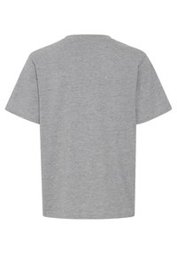Tricou gri cu mânecă scurtă, având guler rotund și o textură simplă, netedă. Vederea din spate nu prezintă modele sau accente.