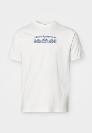 T-shirt in cotone bianco con grafica blu navy del testo "Ellesse Sportswear" e linee ondulate, colletto rotondo e maniche corte.