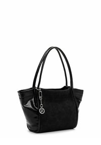 Must olema must käekott, mis koosneb siledast ja tekstuuritud materjalist, millel on kaks käepidet ja hõbedane logo ehtenäidis. Lihtne ja struktureeritud disain, millel ei ole nähtavaid mustreid.