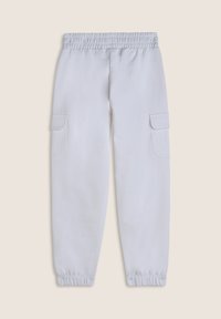 Pantaloni da jogging bianchi con una vita elastica e polsini, dotati di due tasche cargo laterali e una texture morbida.