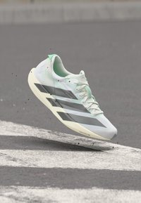 Επιλέχθηκε, footwear white/iron metallic/pulse mint
