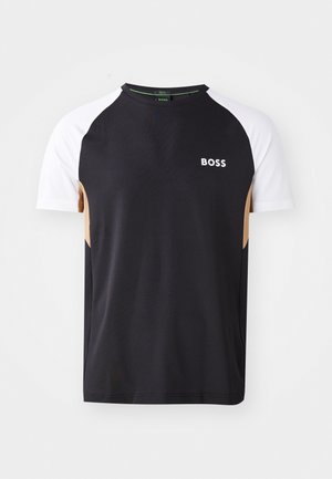 Svart kortärmad T-shirt med vita och bruna accentpaneler. Inkluderar rund halsringning och "BOSS"-logotyp på bröstet.
